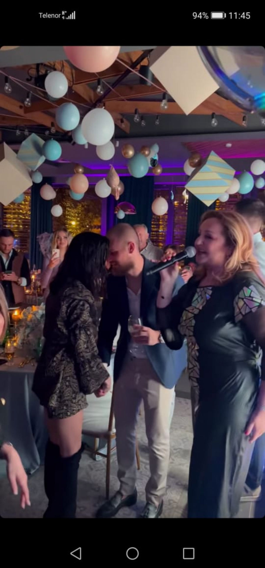 ORLOVI SLAVE Kada je Mitar ušao, nastala je 