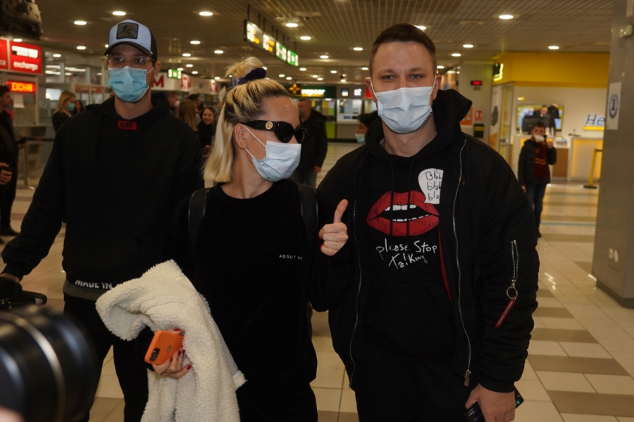 ISPRIČALI SMO ŠTA SMO IMALI Vesna Zmijanac se oglasila nakon što je na aerodromu ostavila Nikoliju i Relju i otišla sama!