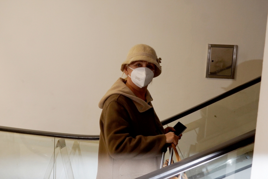 VESNA ZMIJANAC BEŽALA OD ĆERKE I ZETA Pevačica se krila na aerodromu, pravila se da ne poznaje Nikoliju i Relju!