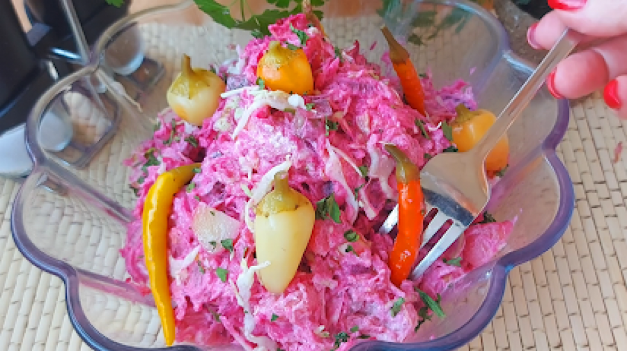 FENOMENALNA MEŠANA SALATA Vitaminski dodatak, odlično ide uz pečenje (VIDEO)