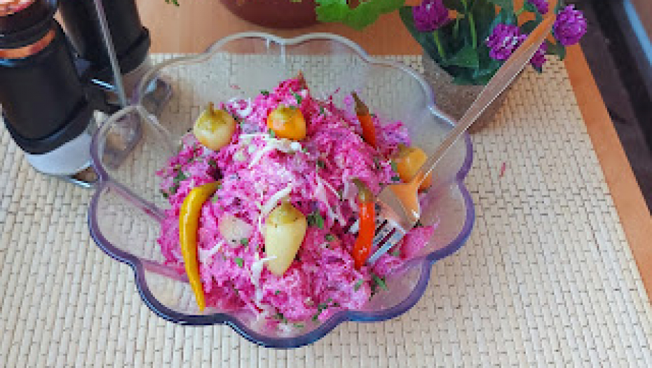 FENOMENALNA MEŠANA SALATA Vitaminski dodatak, odlično ide uz pečenje (VIDEO)