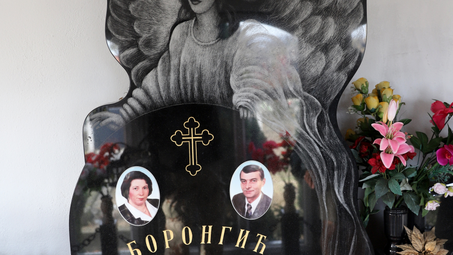 OVDE POČIVAJU ŽRTVE MASAKRA U JABUKOVCU Grob vlaške lepotice (FOTO)