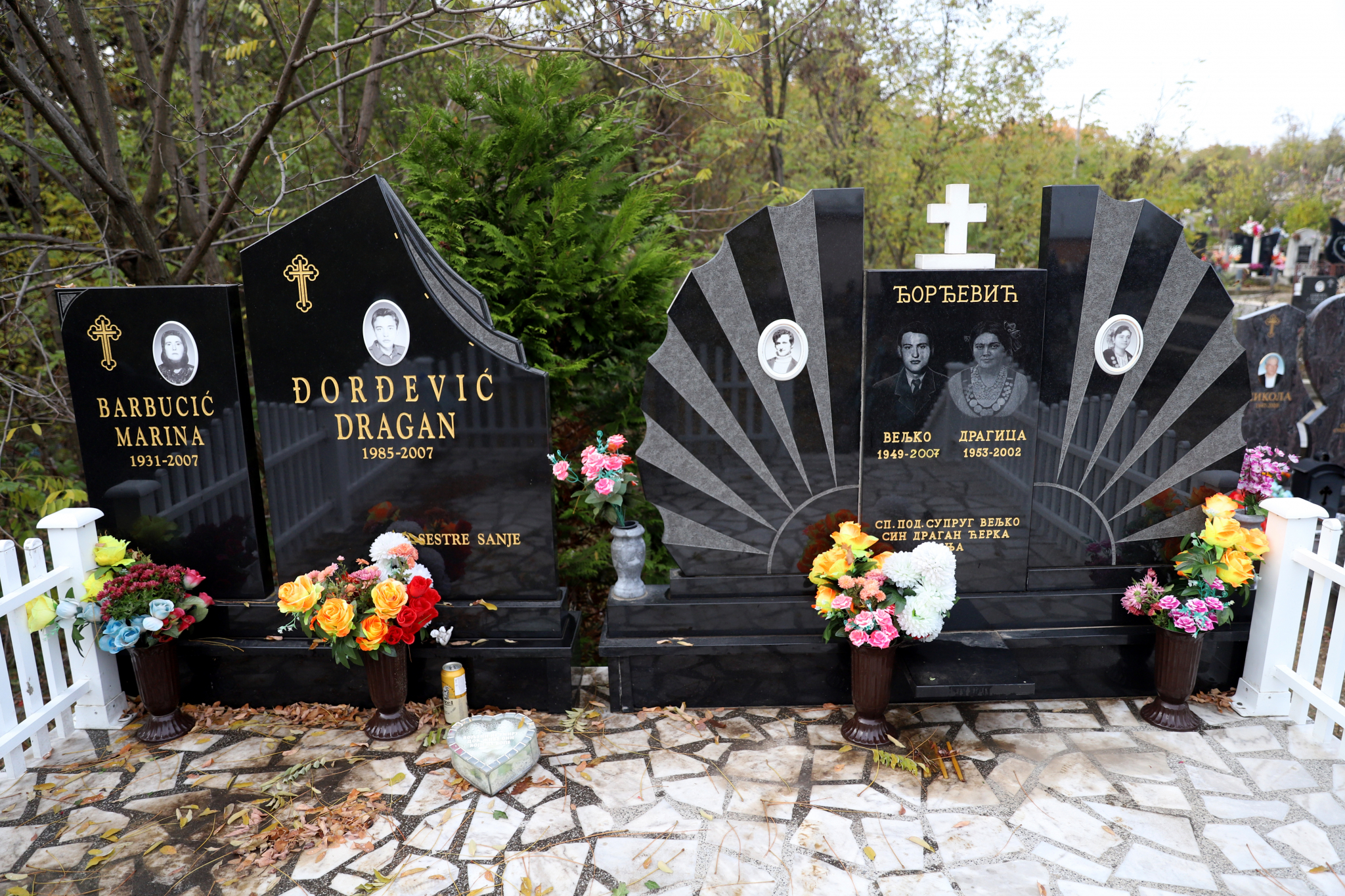 OVDE POČIVAJU ŽRTVE MASAKRA U JABUKOVCU Grob vlaške lepotice (FOTO)