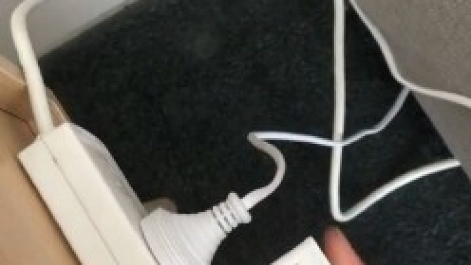 NERVIRA VAS GOMILA KABLOVA PO KUĆI Kad vidite kako da ih sklonite uz pomoć samolepljive trake, oduševićete se