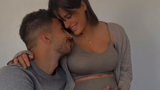PRELEPE VESTI! Naš  fudbalski reprezentativac uskoro postaje otac! (FOTO)