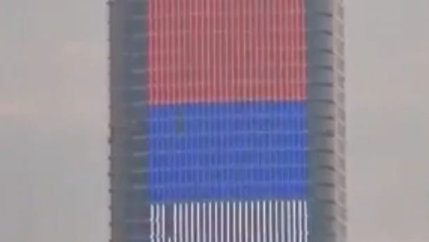 KULA BEOGRAD U BOJAMA SRPSKE ZASTAVE (VIDEO)