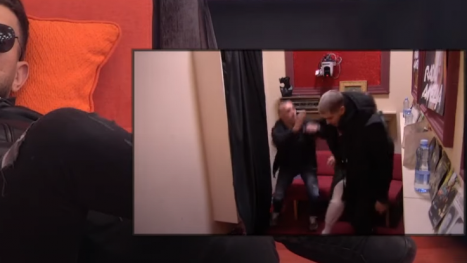 DALILA PONOVO NASRNULA NA DEJANA! Zadrugarka se zaletela i krenula da ga udara i šutira, doživela histerični napad i tražila papire za razvod braka! (VIDEO)