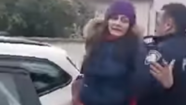 NASTAVNICA UHAPŠENA ISPRED ŠKOLE! Htela da uđe bez kovid potvrde! (VIDEO)