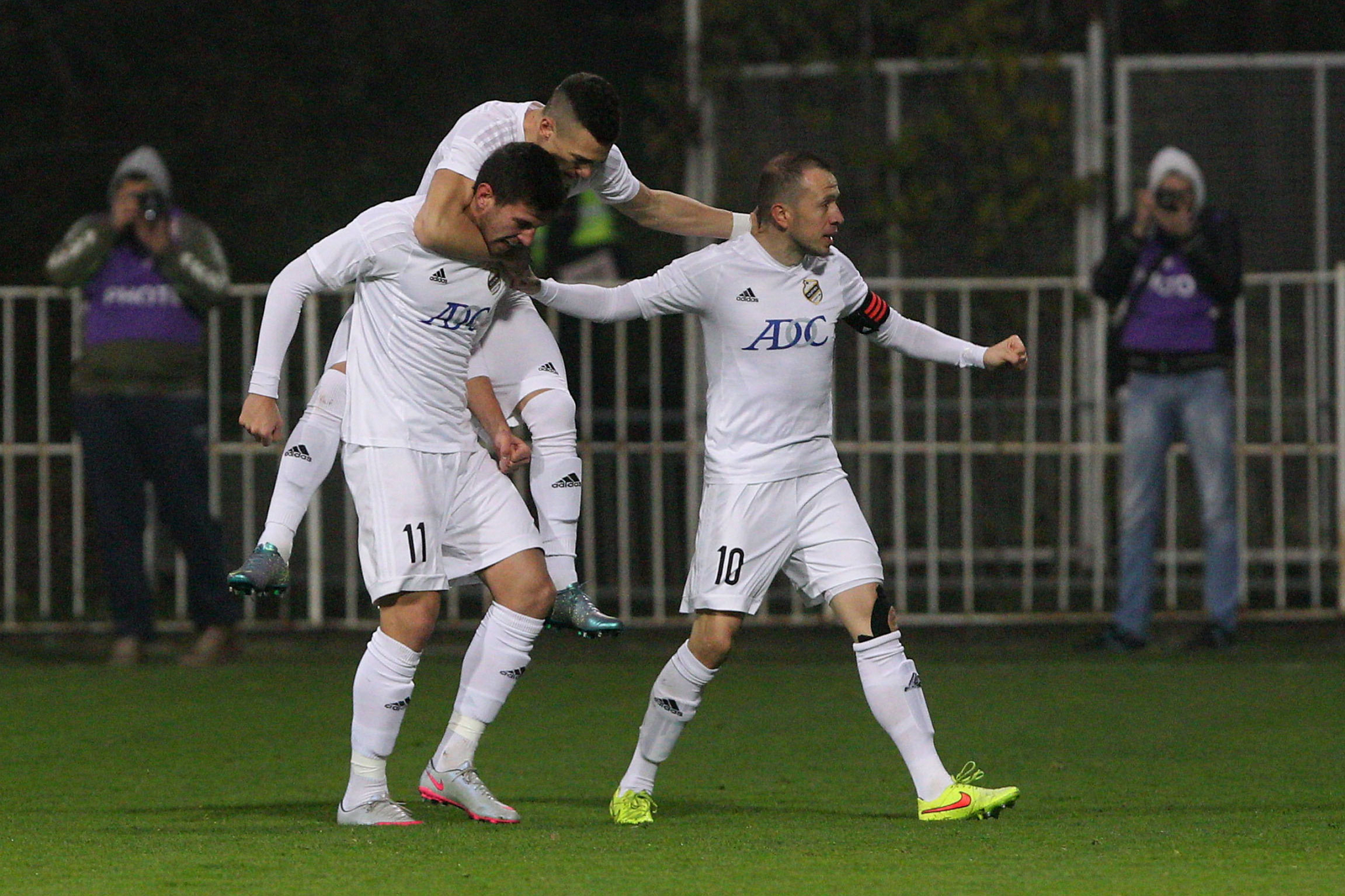 OSVOJIO SVETSKO SA SRBIJOM, PA PROMENIO REPREZENTACIJU Zlatni 