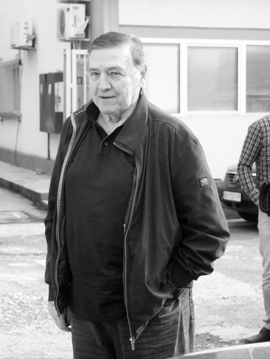 MRKA TRAŽIO DA BUDE SAHRANJEN PORED ŽENE, NE SA ANOM Političar pre tri godine pričao gde će počivati, ima čak i grobno mesto!