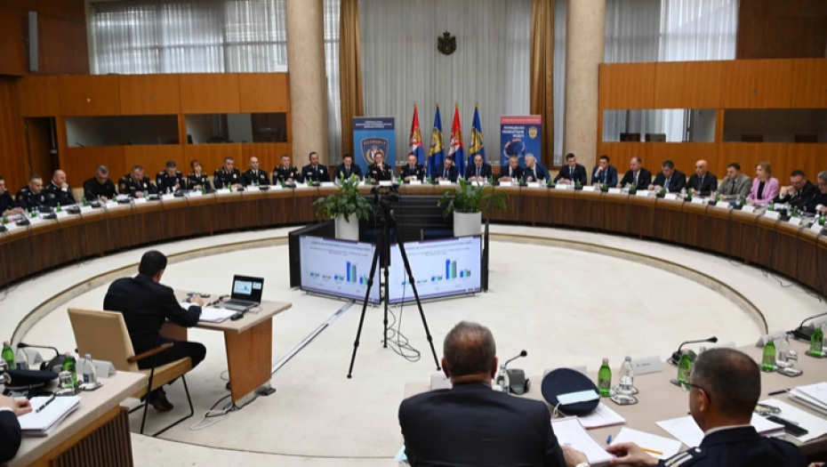 POLICIJSKA UPRAVA BEOGRAD POHVALJENA-ODLIČNI REZULTATI Rasvetlila najteže slučajeve