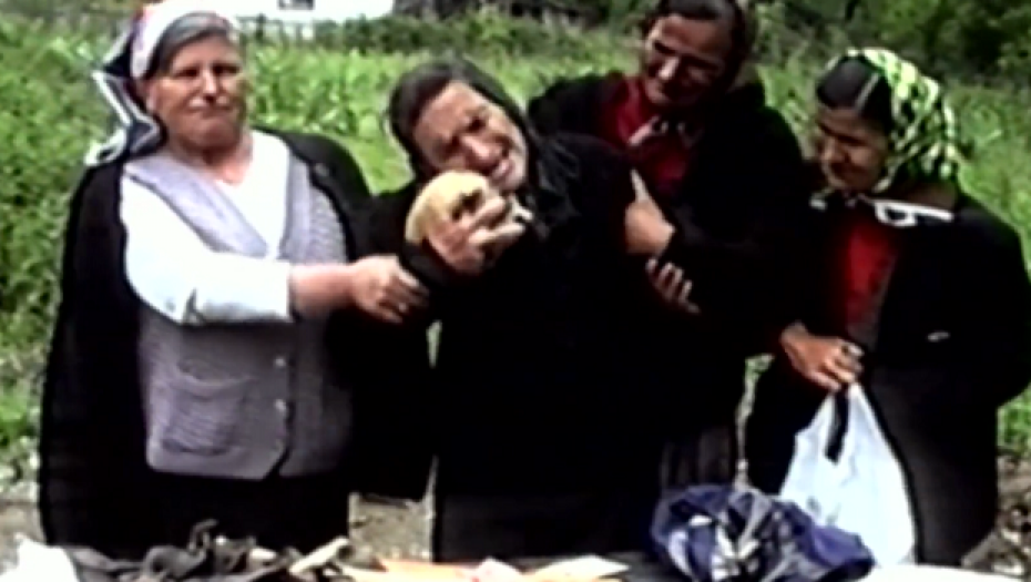 SRPSKO STRADANJE OKO SREBRENICE O KOM SE ĆUTI Prepoznala sam mog Živana po navlaci za zube, uzela sam njegovu lobanju u šake i cvilela sve dok glas nisam izgubila, a oči mi pobelele