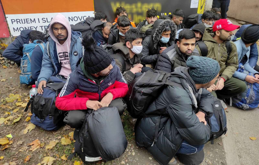 ILEGALNI MIGRANTI U CENTRU GRADA Reagovala policija