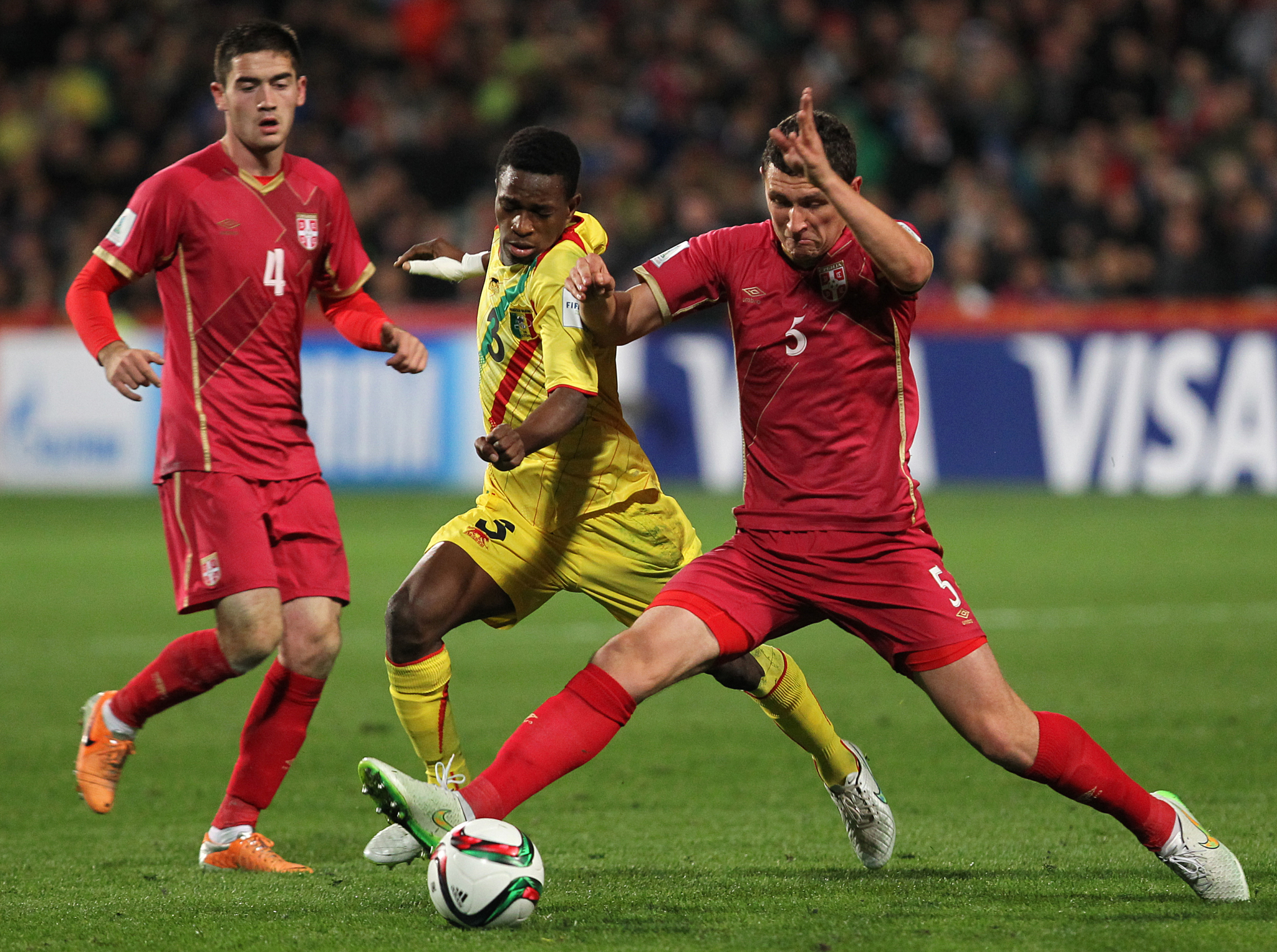 ŠVAJCARCI SU HTELI DA OTMU SRBINA! Bio je blizu prelaska u Partizan, navija za Zvezdu, oca mu povezali sa Miloševićem!