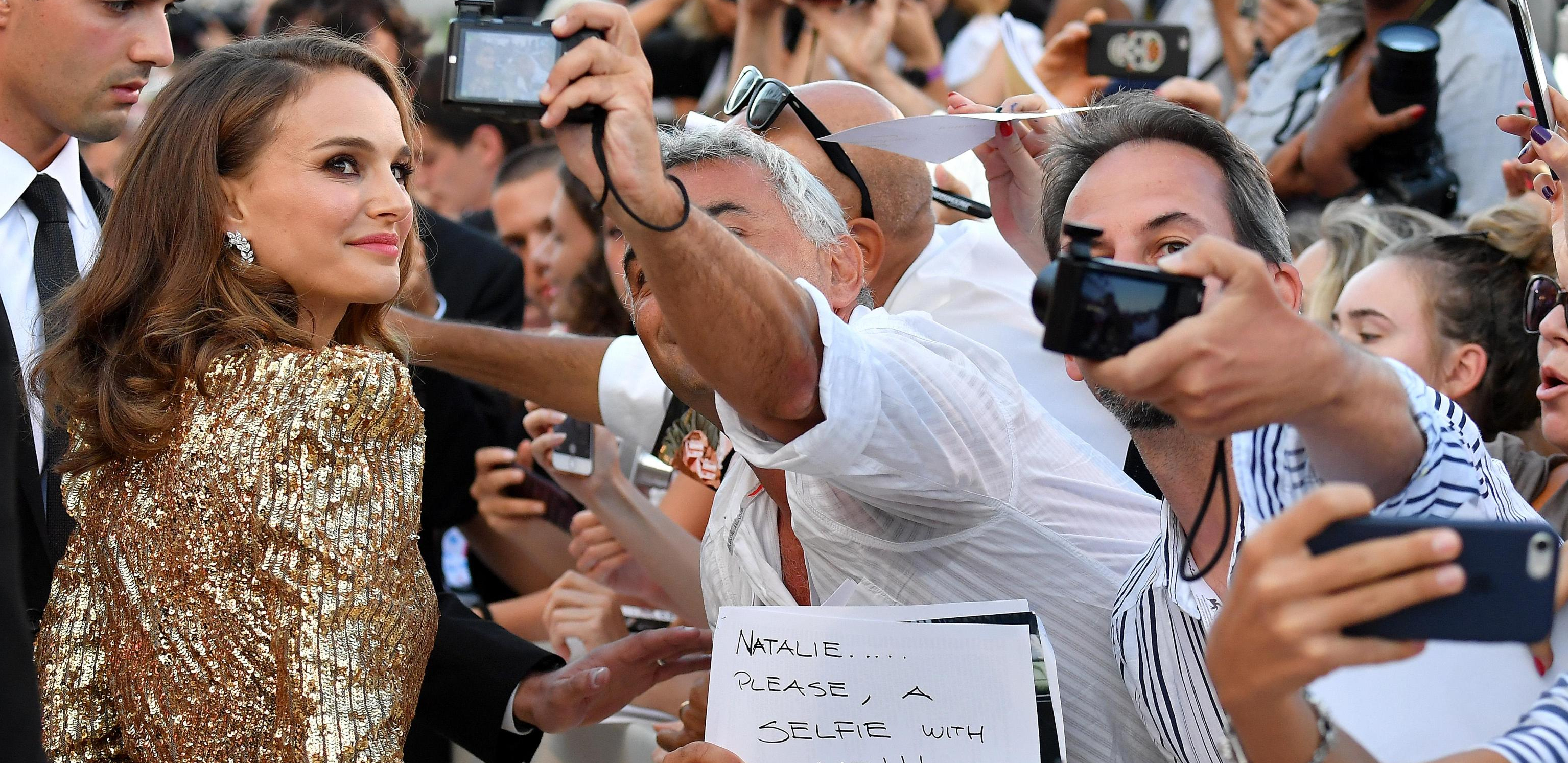 KAD NE ZNAŠ ŠTA ĆEŠ, TI OSNUJ FUDBALSKI KLUB! Poznate američke glumice pokrenule novi biznis!