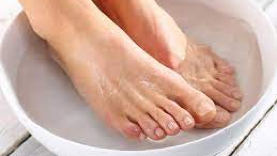 Više nećete imati problem sa ispucalim petama: Nega stopala sodom bikarbonom