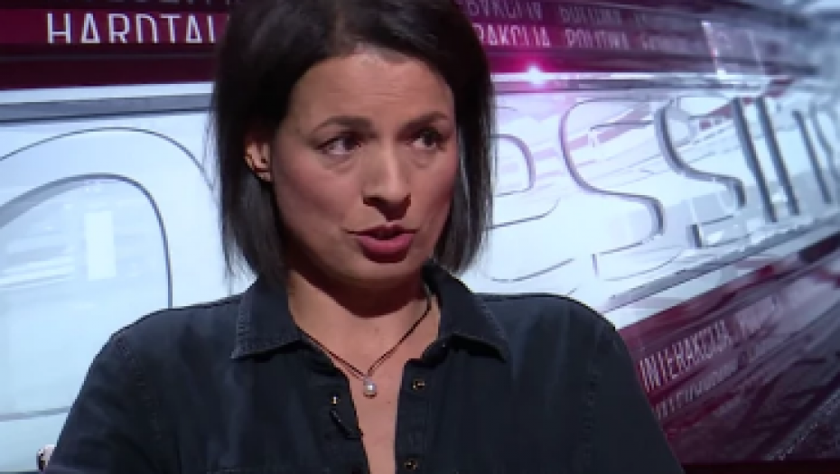 NAKON RAKA DOJKE NOVI PROBLEMI! Poznatu glumicu izbacuju iz stana, plaši se da će joj se od stresa ponovo vratiti opaka bolest!