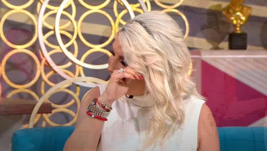 EMOTIVNI BRODOLOM U 'MAGAZINU IN'! Dea Đurđević se potpuno slomila kada je Zorica Brunclik zapevala ovu pesmu, voditeljka brisala suze sa lica!