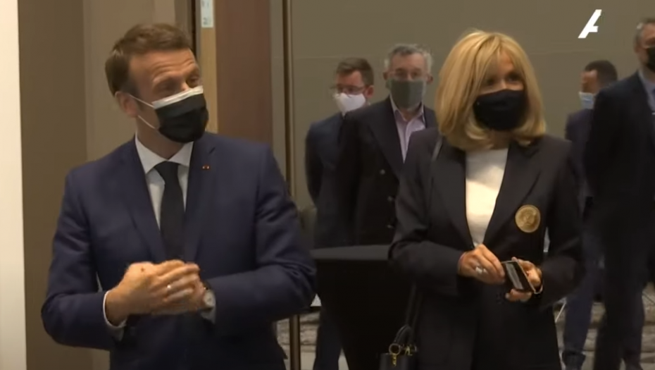 RAZLIKA IZMEĐU NJIH JE 25 GODINA Zaljubili su se kada mu je bila učiteljica u školi, a evo zbog čega je Brižit Makron zabrinuta!