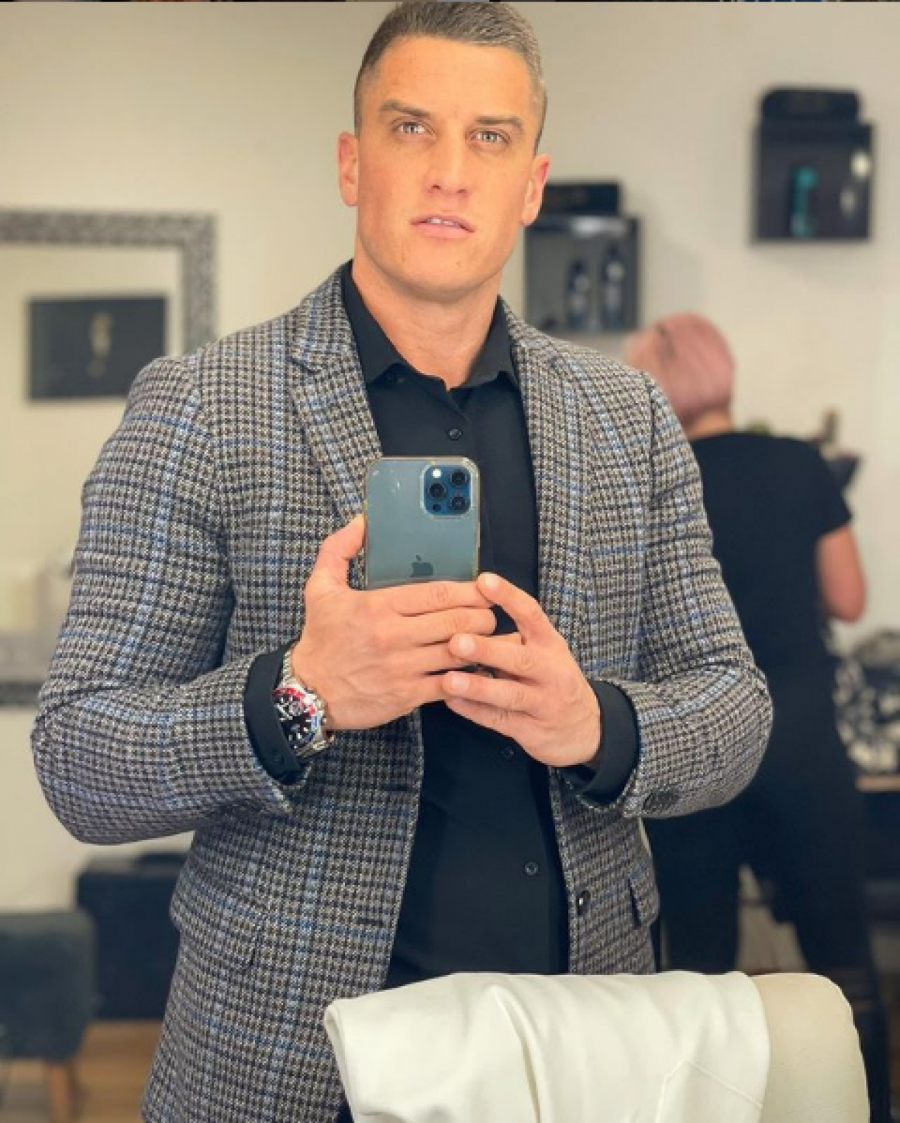 DA LI GA PREPOZNAJETE? Oko njega su se svađale zadrugarke, danas važi za frajera, a evo ko je on!