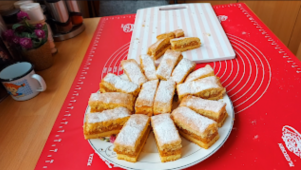 MEKANI KAO PENA: Sjajni kolači sa džemom i keksom!