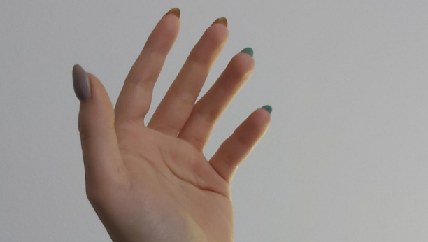 ČUVENI DOKTOR OTKRIVA: Ako primetite ovaj simptom na prstima, holesterol vam je previsok!