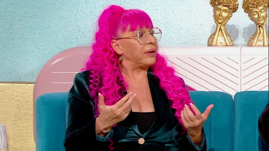 ONA JE PRVA KOD NAS IMALA SILIKONE Pevačica išla u Nemačku da sredi poprsje, posle odvela ovu koleginicu!