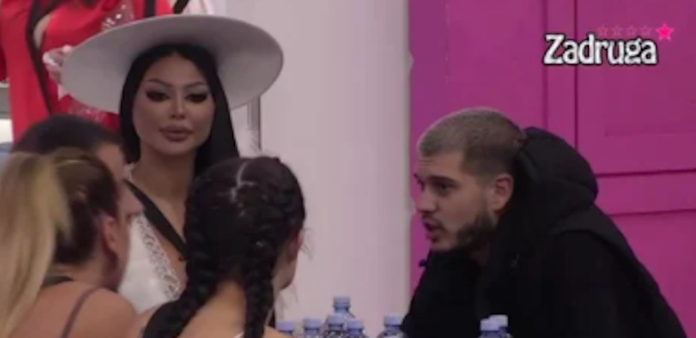 POSTAVIO JOJ PITANJE, A ONA OSTALA BEZ REČI! Dejan prošao pored Maje i kroz osmeh joj rekao ovo