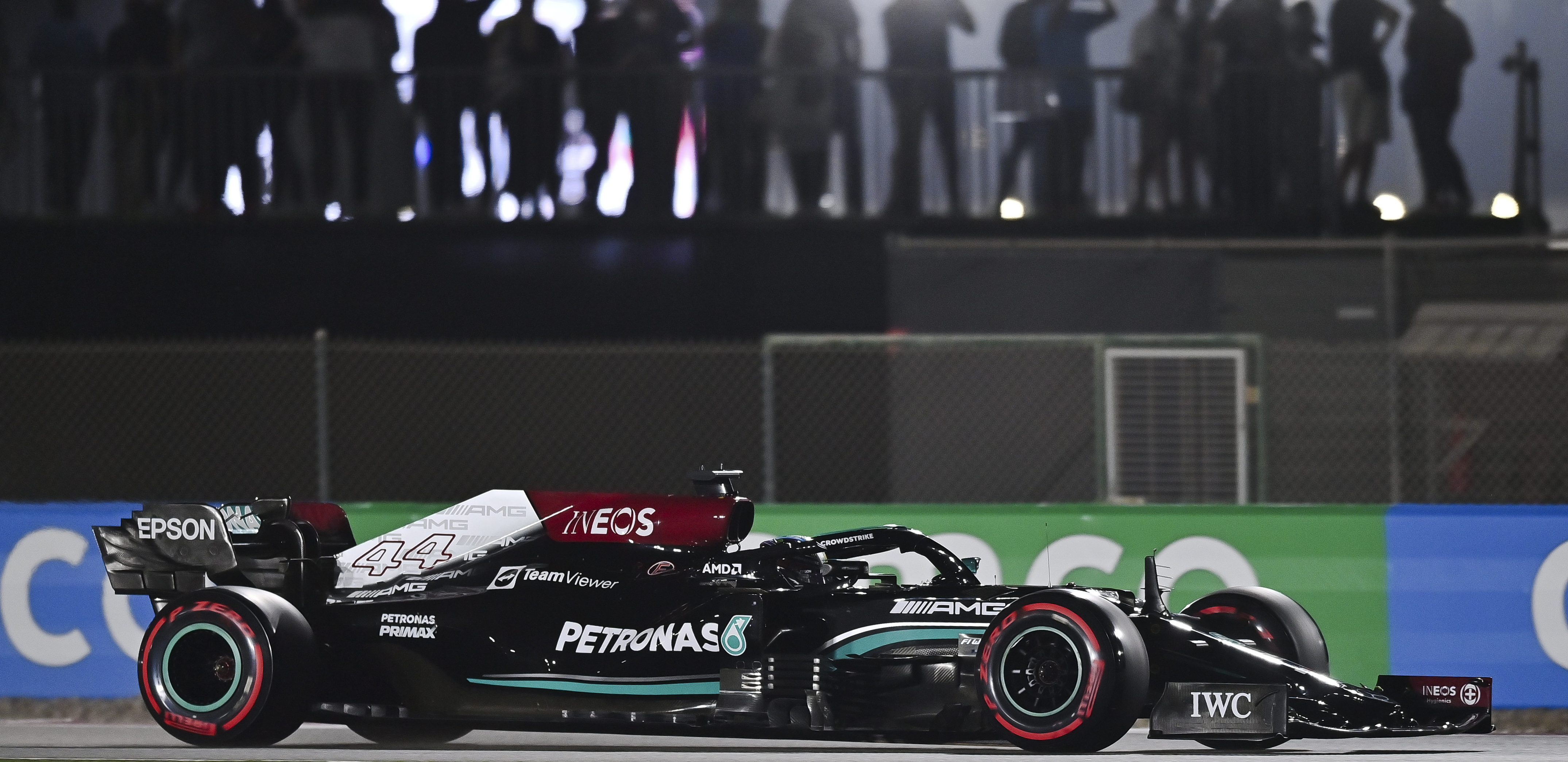 DRAMA DOSTIŽE VRHUNAC Hamilton slavio ispred kažnjenog Ferstapena