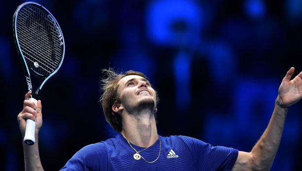 GODINA ZA PAMĆENJE Zverev u Torinu srušio Medvedeva i podigao pobednički pehar