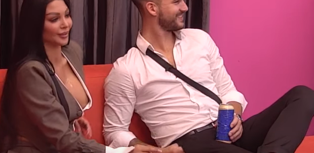 NE KRIJE DA MU SE SVIDELA Marko na sve načine pokušava da pridobije Majinu pažnju, a ona potpuno nezainteresovana, pomenula i nju!