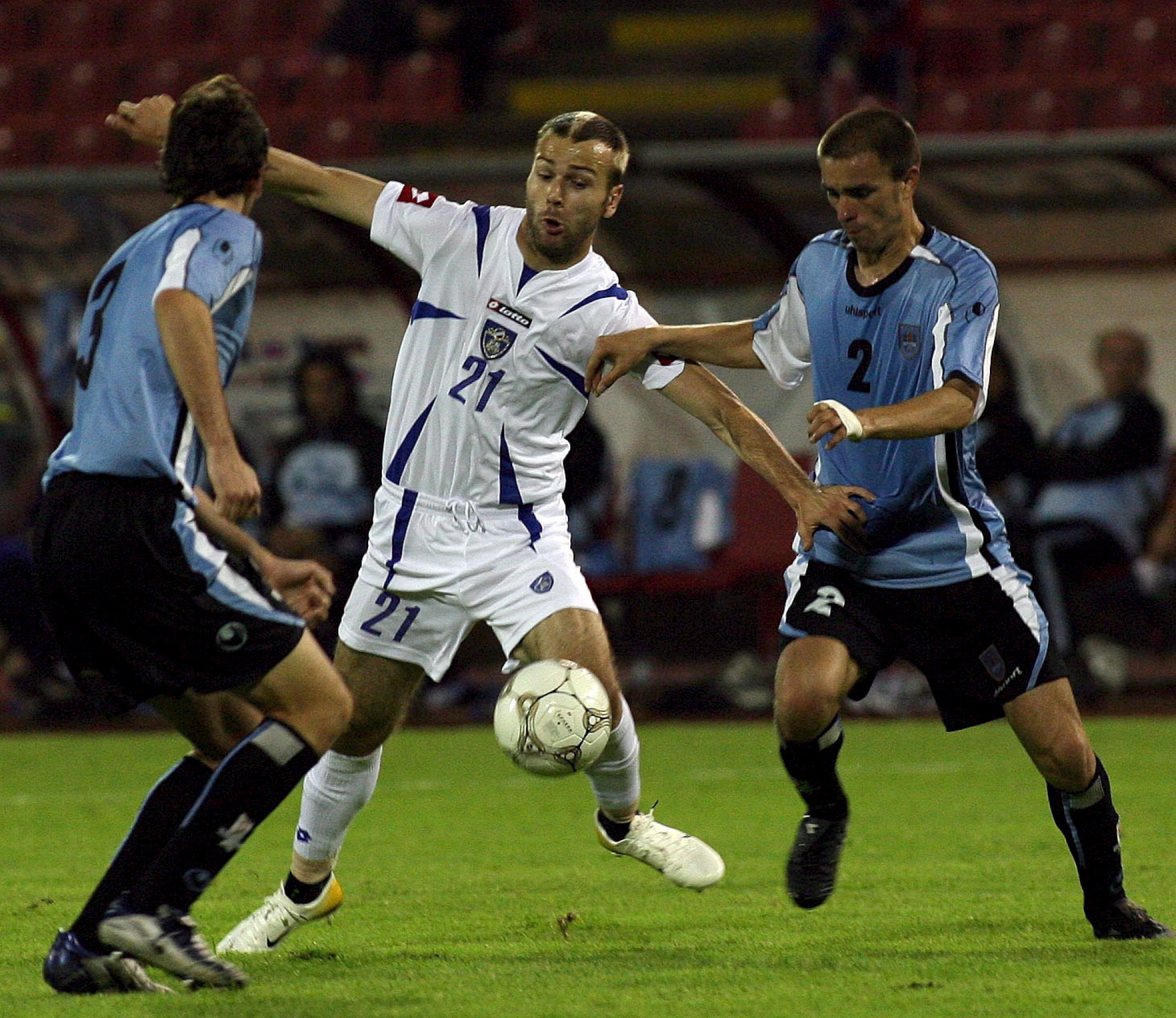 IGRAO U ZVEZDI, HTELA GA BARSELONA, BEŽAO OD RATA, PA POSTAO IKONA Bio je čuven po ludim frizurama, a sada je bodrio Đokovića i nikada ga ne biste prepoznali (FOTO)