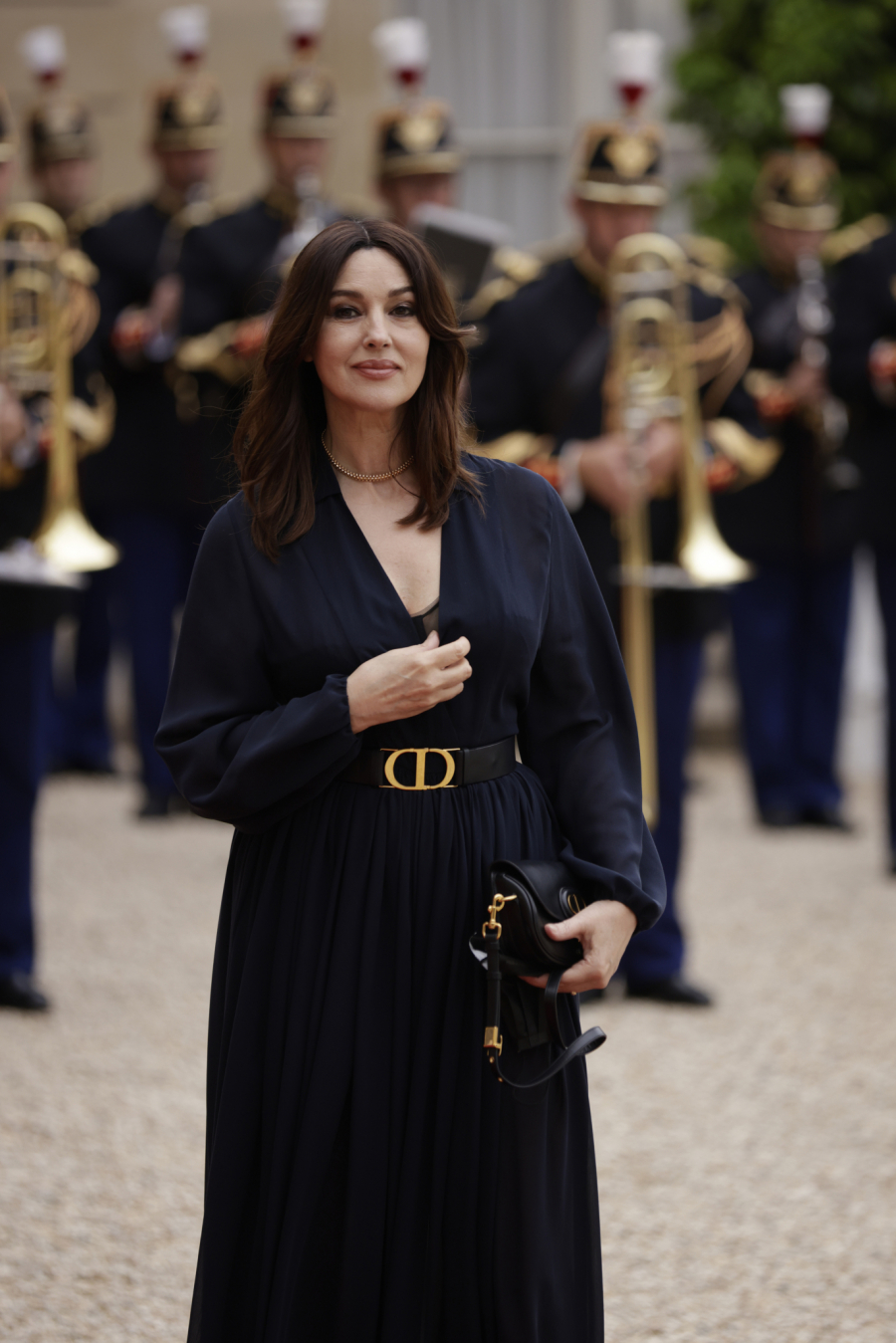 SVETO DRVO IZDRŽALO JAKE UDARE SNEGA Svako jutro sa strahom gledali ka njemu