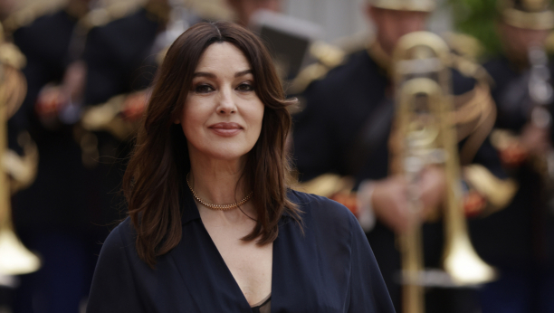 DEVA JE ISTA MAJKA I IDE NJENIM STOPAMA: Evo kako izgleda mlađa ćerka Monike Beluči, nju retko viđamo u javnosti