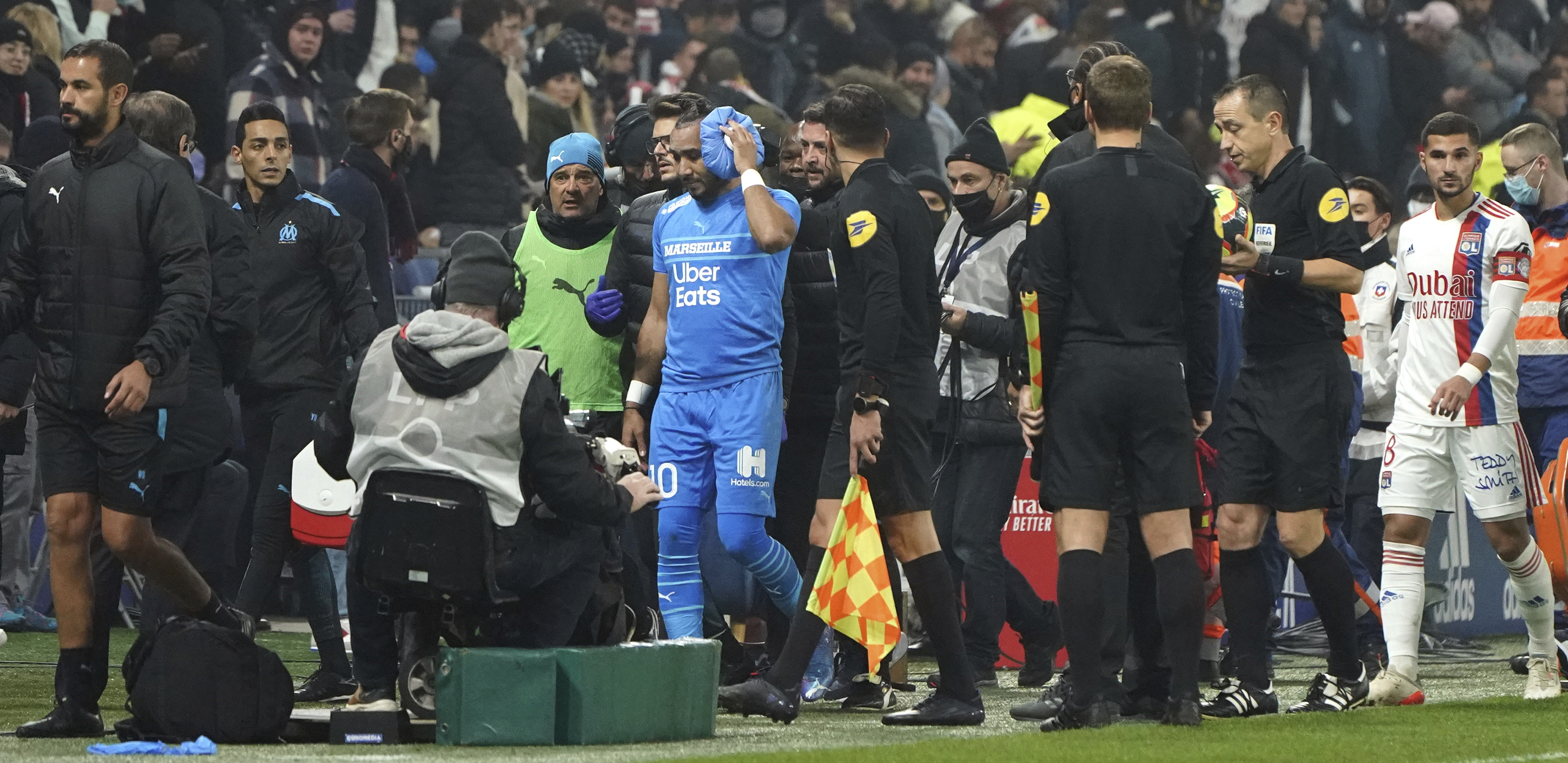 KRAJ Igrači odbili da se vrate na teren zbog poteza sudije (FOTO)