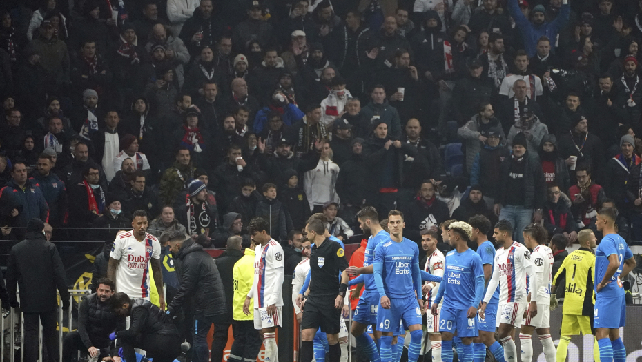 SKANDALIMA NEMA KRAJA Policija našla navijača koji je flašom pogodio Pajea, vođa ga šamarao (VIDEO)