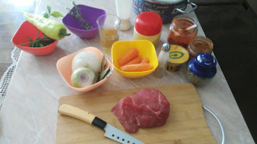 FANTASTIČNO VARIVO NA BOSANSKI NAČIN Pikantan gulaš, preukusan, a podiže snagu do maksimuma (VIDEO)