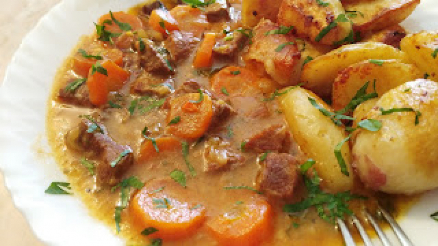 FANTASTIČNO VARIVO NA BOSANSKI NAČIN Pikantan gulaš, preukusan, a podiže snagu do maksimuma (VIDEO)