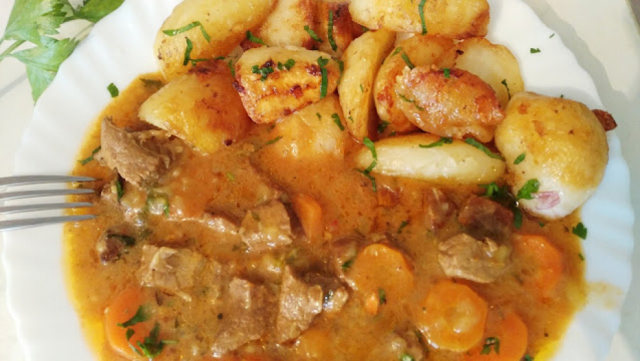 FANTASTIČNO VARIVO NA BOSANSKI NAČIN Pikantan gulaš, preukusan, a podiže snagu do maksimuma (VIDEO)