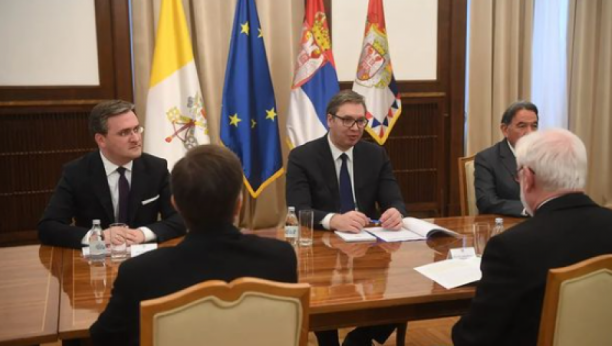 Vučić na važnom sastanku sa nadbiskupom Polom Ričardom Galagerom