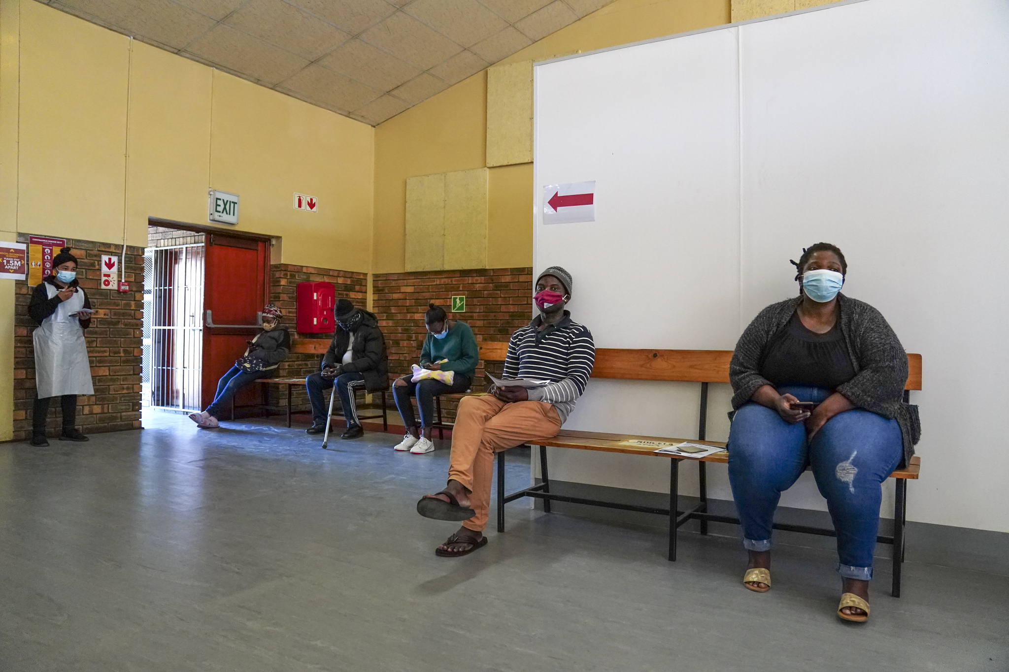 KOJA JE NJIHOVA TAJNA Naučnici zbunjeni: Afrika odoleva koroni, a manje od 6% ljudi je vakcinisano