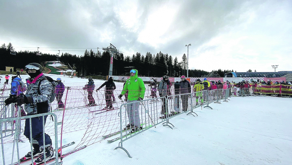 SKIJALIŠTA SRBIJE OBJAVILA CENOVNIK ZA OVU SEZONU Uskoro počinje ''ski opening'' na Kopu, evo i cena ski-pasa za srpske skijaške centre