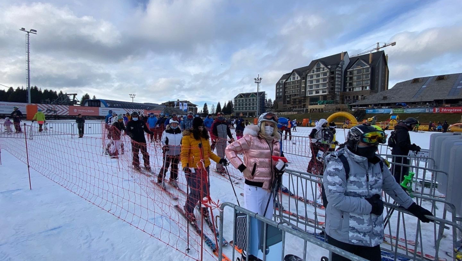 FALI TI PAPIR Kovid sertifikat kao uslov za boravak u planinskim centrima: Vakcina, pa na skijanje