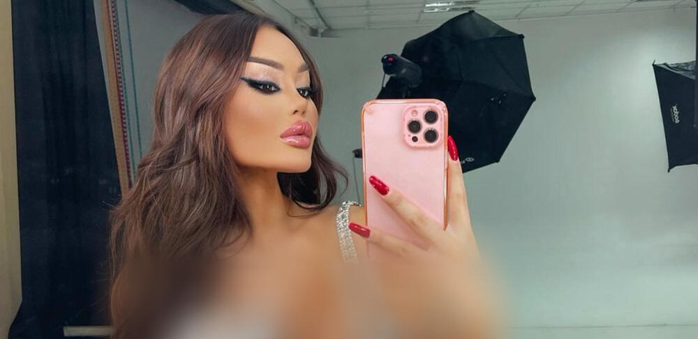 JEDNA VEĆA, DRUGA MANJA Ana Korać pokazala grudi, a one nejednake!