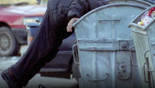 NAŠEM KOŠARKAŠKOM ASU ŽIVOT REĐA UDARCE: Preživeo rak i sepsu, sina su mu ubili u Beogradu, danas skuplja flaše po kontejneru