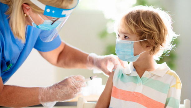 POČELA BEZBEZDNA VAKCINACIJA DECE OD 5-11 GODINA: Evo u kojoj državi se NAJMLAĐI rado odazivaju pozivu na IMUNIZACIJU!