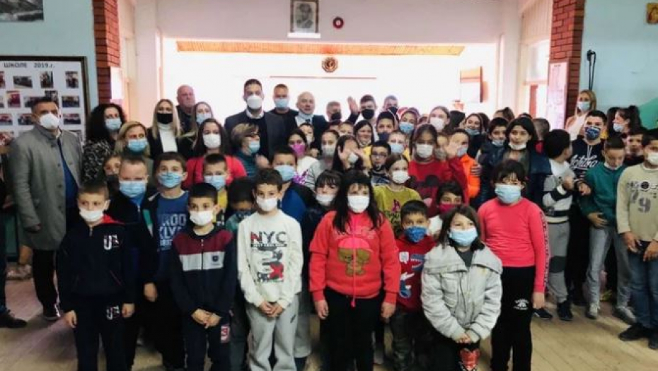 MALIŠANI DOBILI NAJBOLJU OPREMU I REKVIZITE! Ministar Udovičić posetio sportski centar u Bujanovcu!