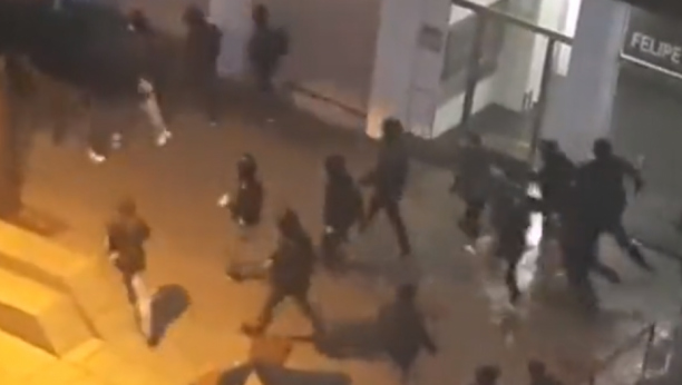 POTPUNA LUDNICA NA ULICAMA! Hrvati sa huliganima Benfike brutalno napali navijače Barselone (VIDEO)