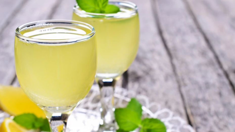 JEDNA ČAŠA UČINIĆE ČUDA Napitak od samo 2 sastojka topi kilograme i čisti jetru