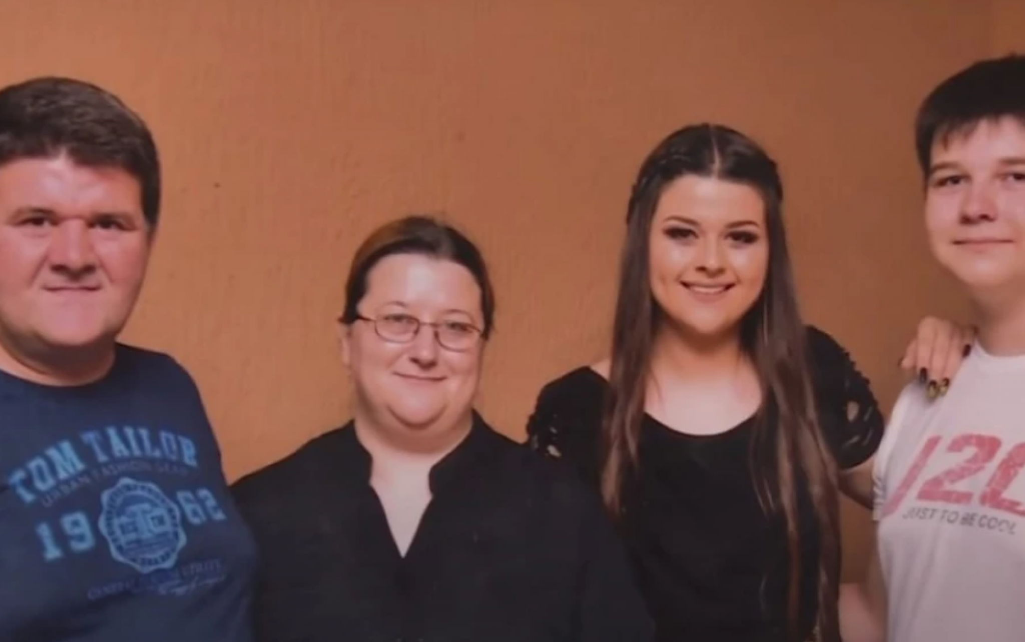 RENOVIRAĆEMO IM KUĆU Fondacija za decu i mlade pomogla Lazaru i Mariji, deci vozača Hitne pomoći